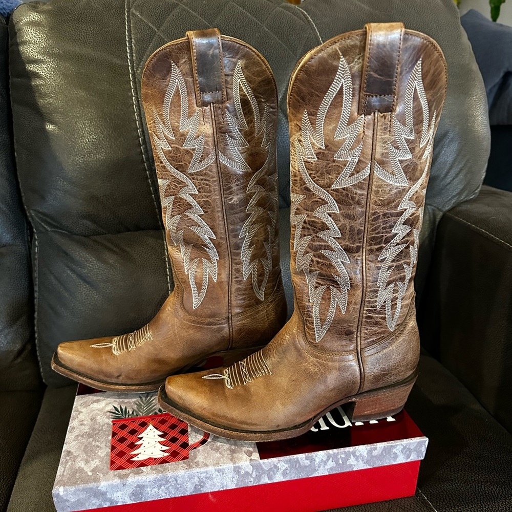 Idyllwind Distressed leather Cowgirl Boots size 7.5